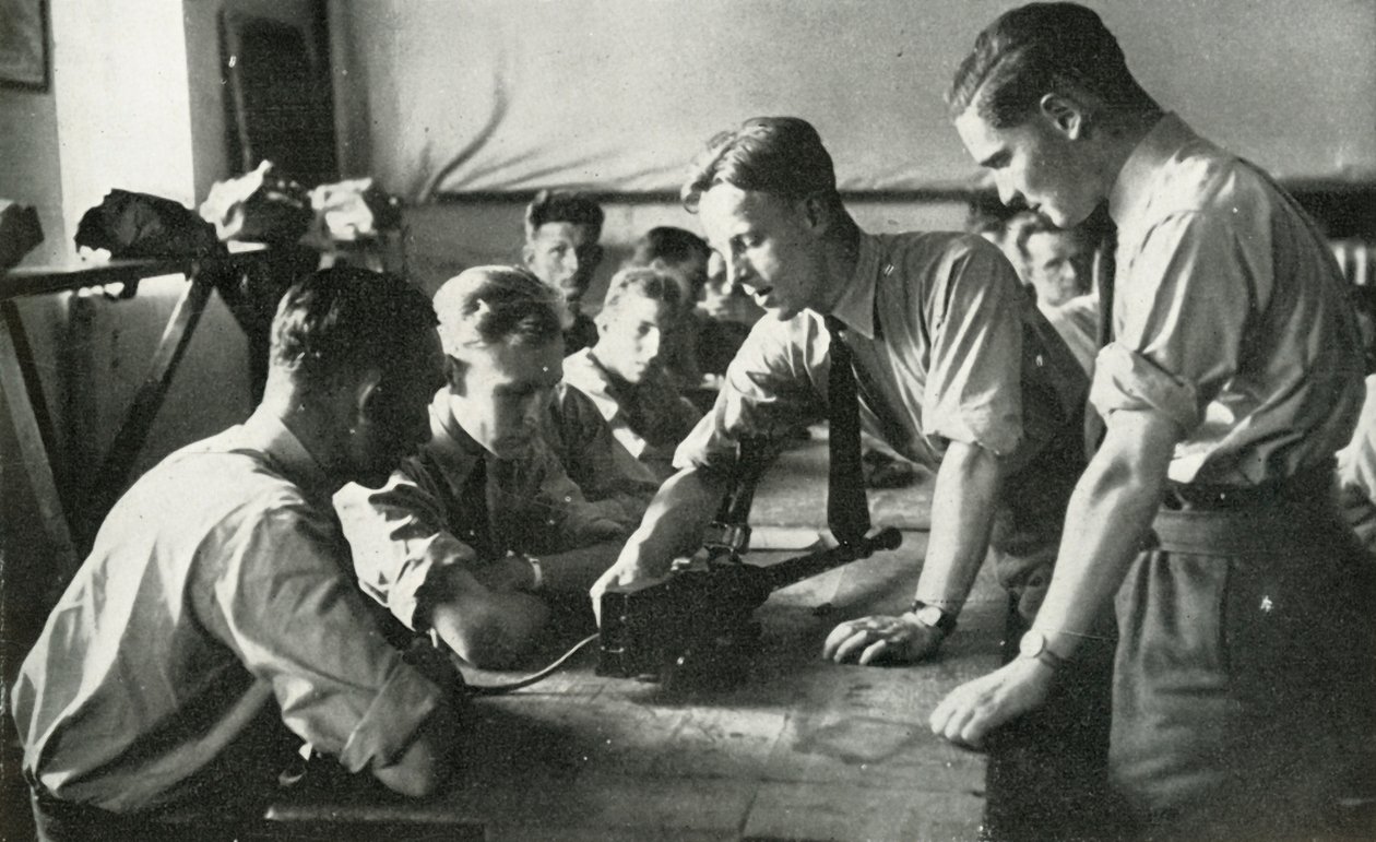 RAF-Personal lernt über Waffen, 1941 von Charles Brown