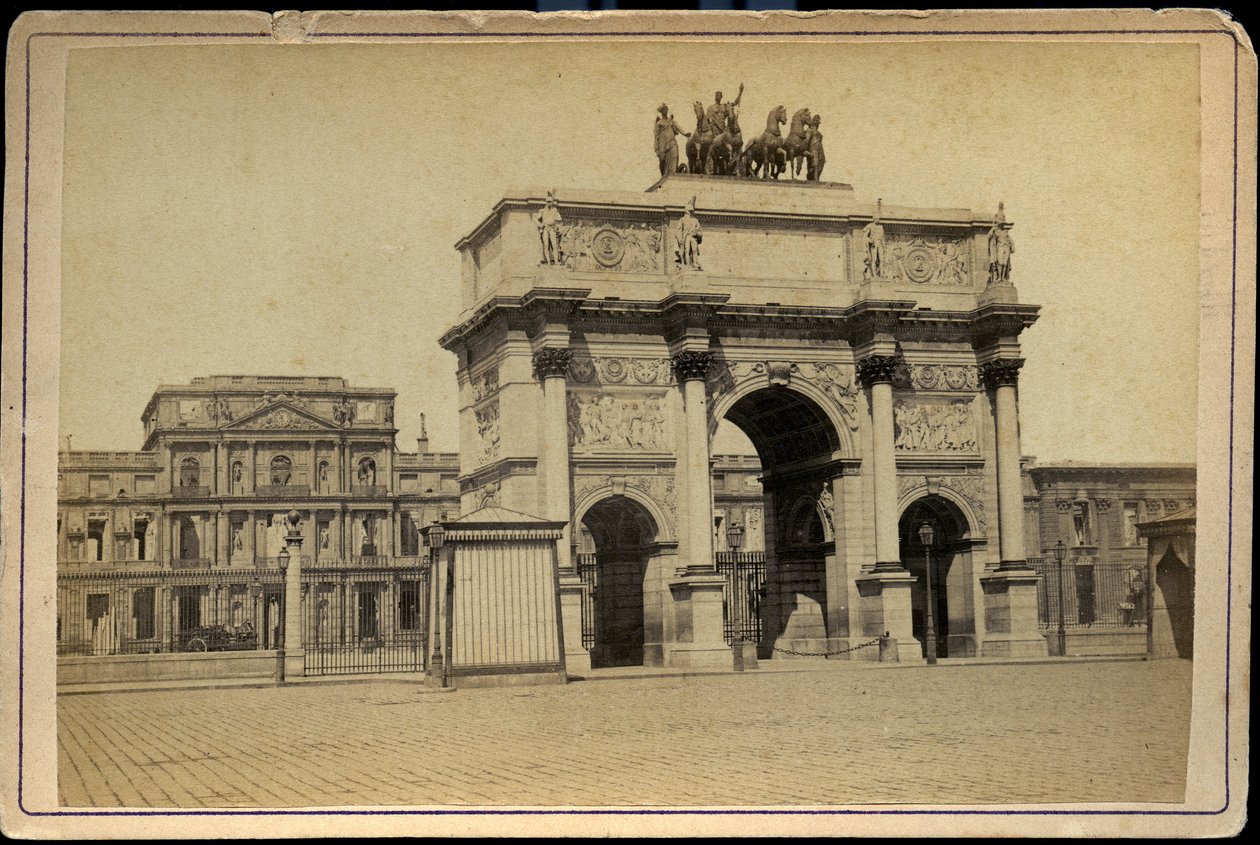 Frankreich, Île-de-France, Paris (75): Der Arc de Triomphe du Carrousel mit den Ruinen der Tuilerien von Charles & Fontaine Pierre (1762 1853) Percier