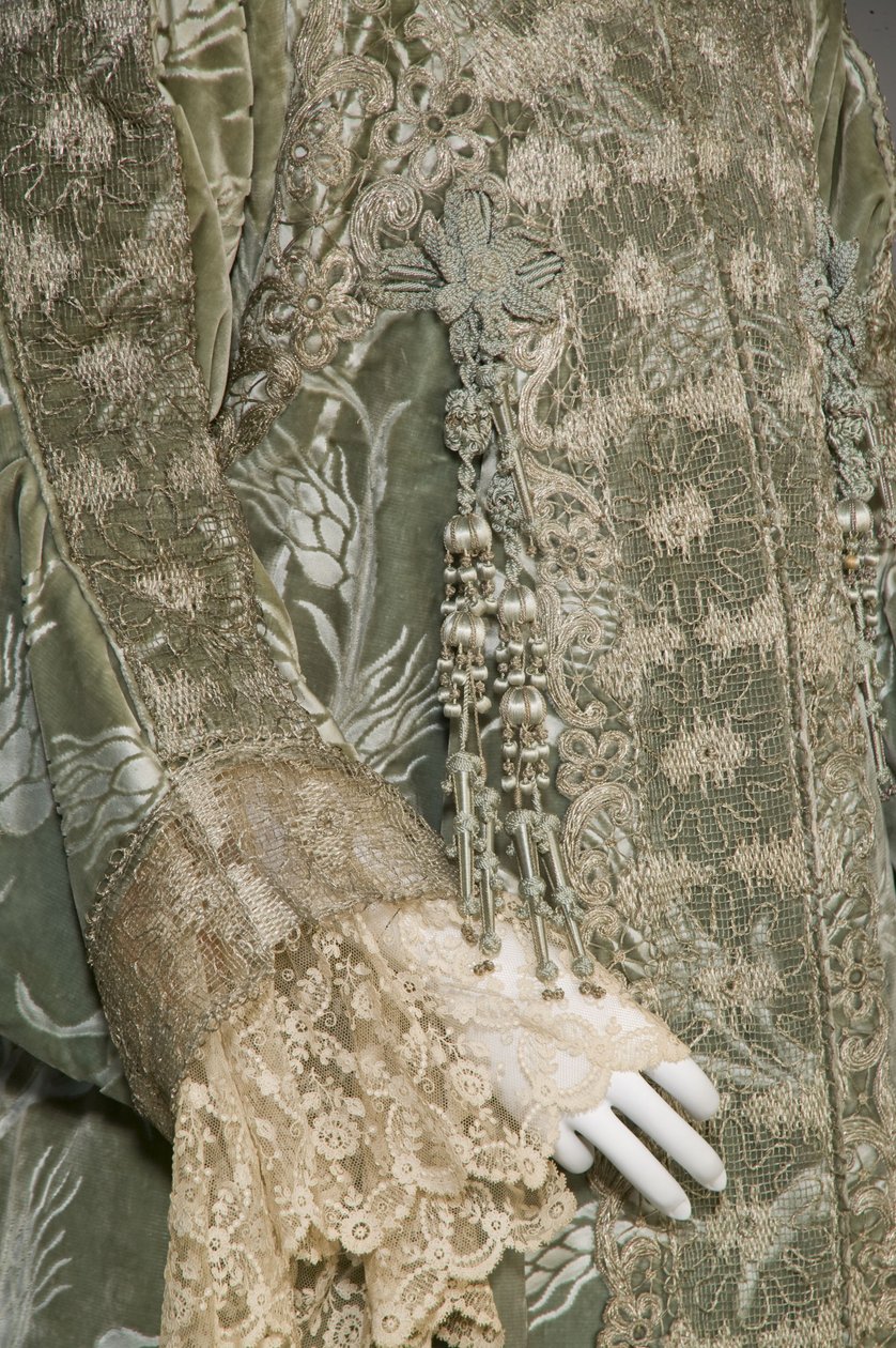 Bertha Palmers Abendmantel, ca. 1902 (Detailansicht des Ärmels) von Charles Frederick Worth