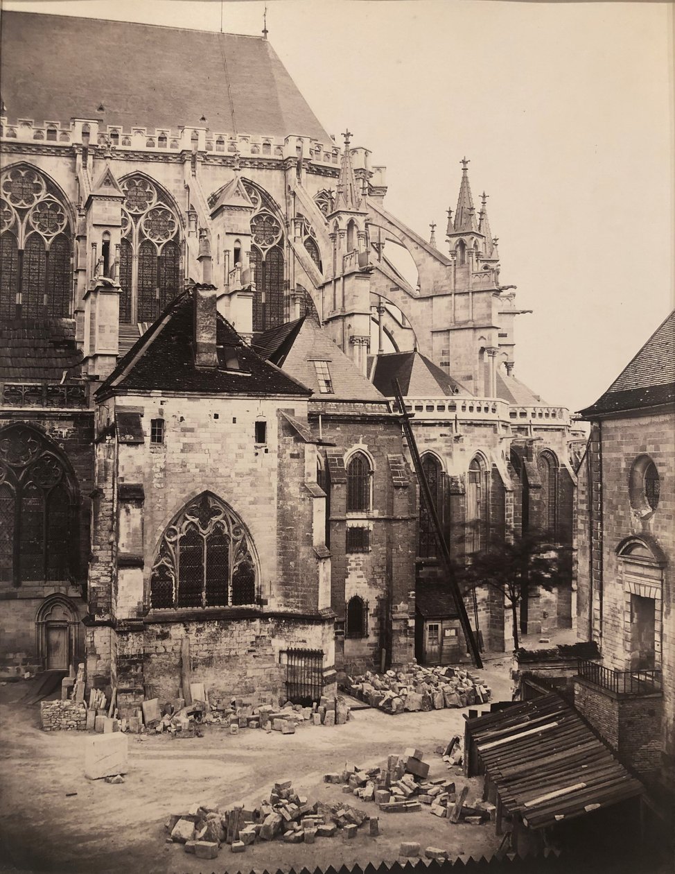 Ostseite der Kathedrale von Troyes während der Restaurierung, Frankreich von Charles Marville