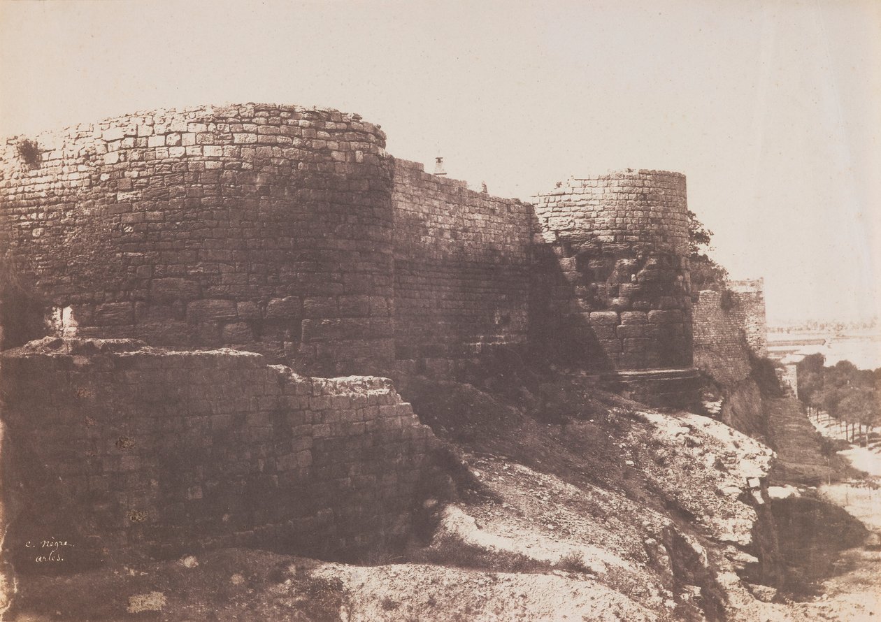 Arles: Römische Stadtmauern von Charles Nègre