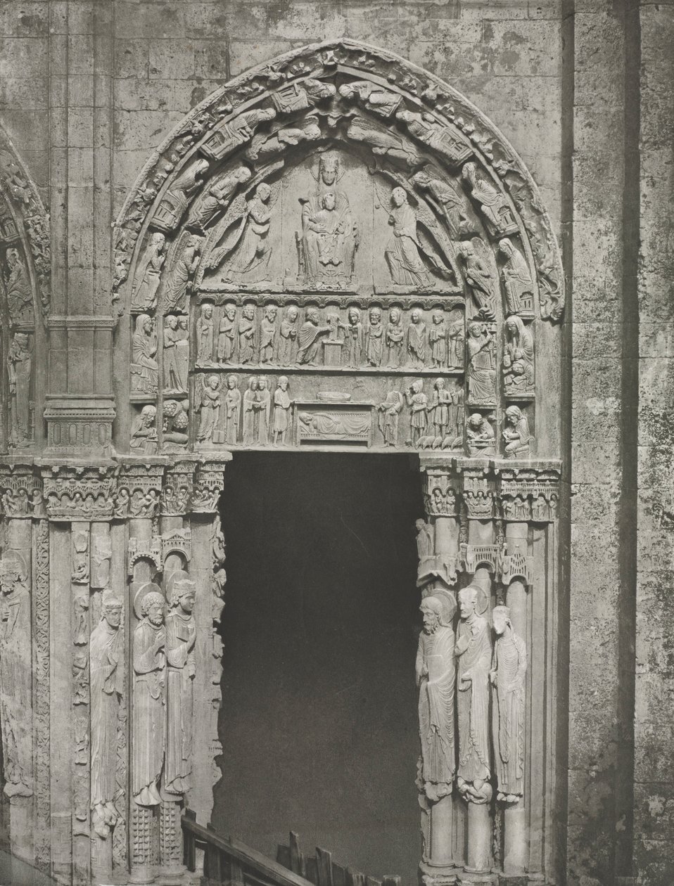 Kathedrale von Chartres: Rechte Tür des Königlichen Portals mit Unserer Lieben Frau von Chartres, 1857 von Charles Nègre