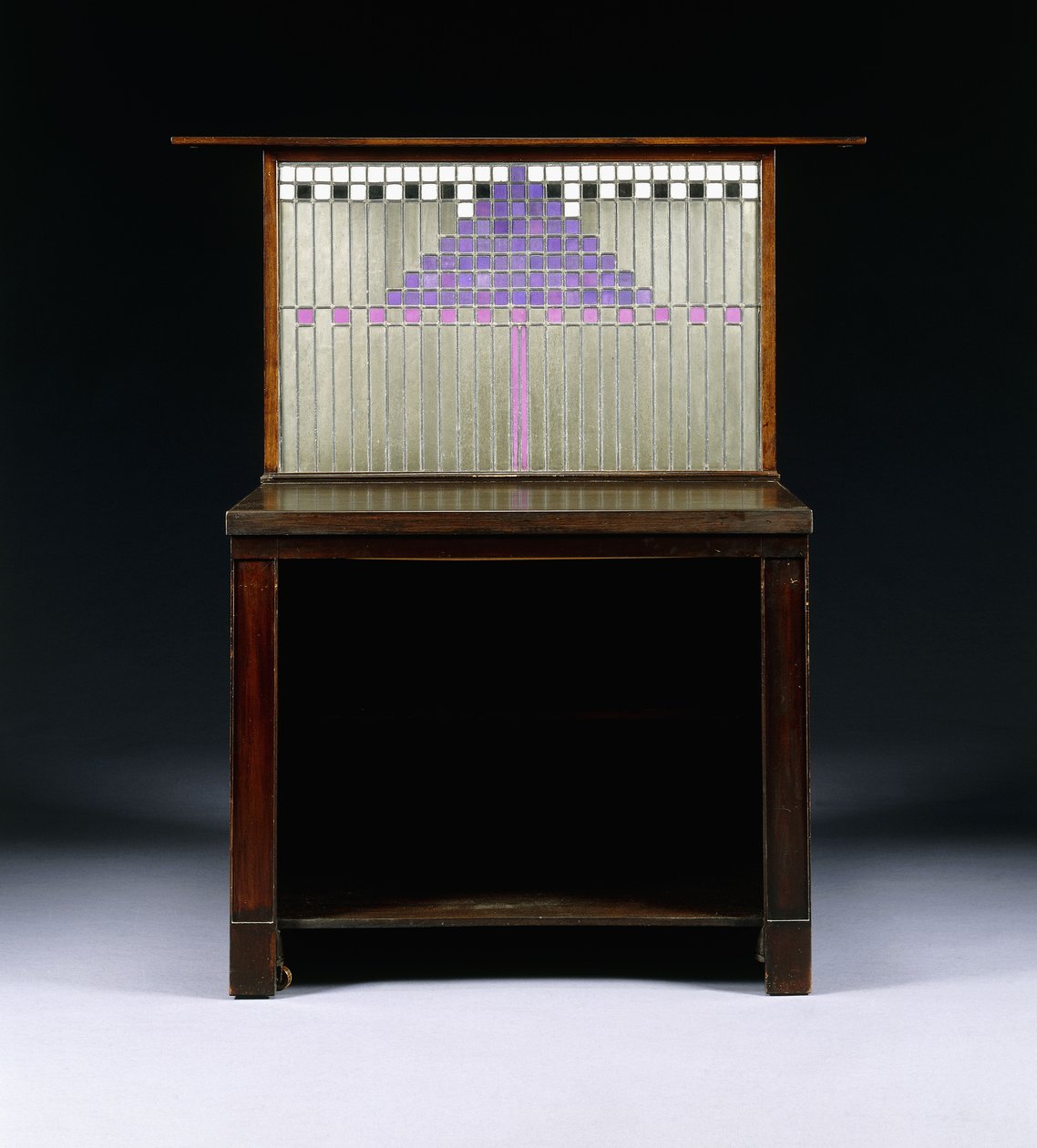 Ein Schreibschrank, entworfen für Walter W. Blackie Esq., Hill House, Edinburgh von Charles Rennie Mackintosh