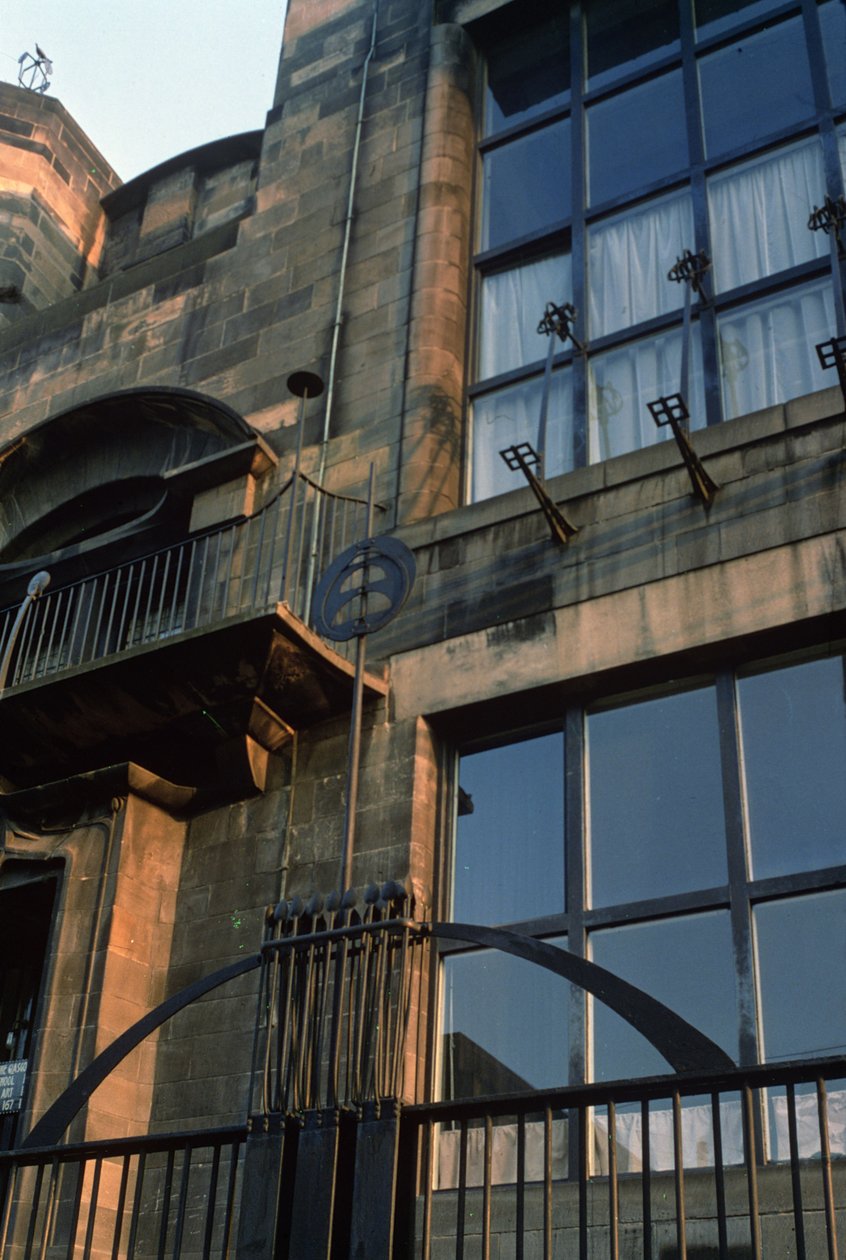 Detail der Eisenarbeiten der Nordfassade, gebaut 1897-99 (Detail) von Charles Rennie Mackintosh