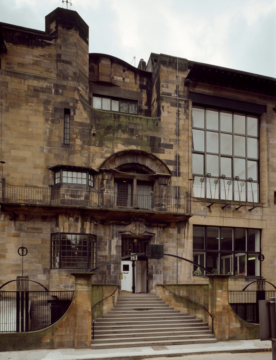 Ansicht der Kunsthochschule, entworfen von Charles Rennie Mackintosh von Charles Rennie Mackintosh