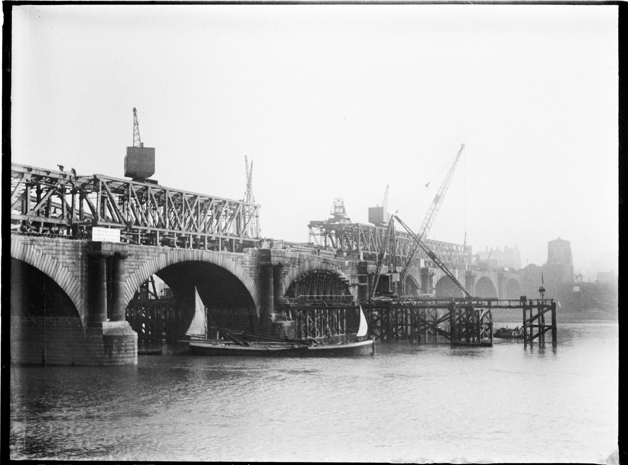 Abriss der Waterloo-Brücke, City of Westminster, Greater London Authority, 1936 von Charles William Prickett