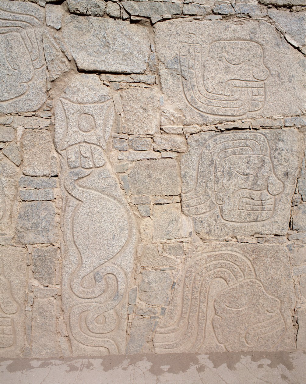 Präkolumbianische Kunst: Relief auf Ruinen, 9. Jahrhundert v. Chr. von Chavin Chavin