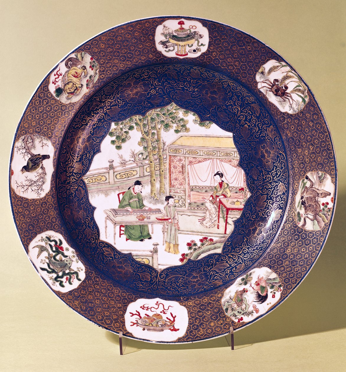 Runde Schale mit einer musikalischen Szene, Kangxi-Periode (1662-1722) von Chinese School