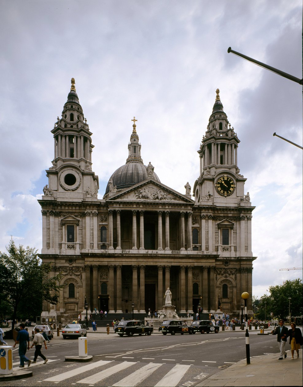 Ansicht der Kathedrale von Saint Paul, entworfen vom Architekten Christopher Wren (1632-1723) von Christopher Wren