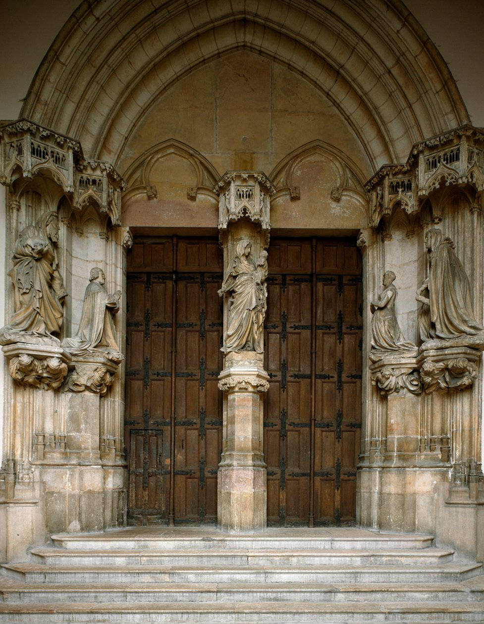 Ansicht des Portals der Kartause von Champmol. Es ist mit fünf Skulpturen von Sluter Claus (circa 1350 um 1405) dekoriert: die Jungfrau, der Herzog und die Herzogin von Burgund, Johannes der Täufer und die Heilige Margarete. 1386-1401 Dijon (Goldene Küste) von Claus Sluter