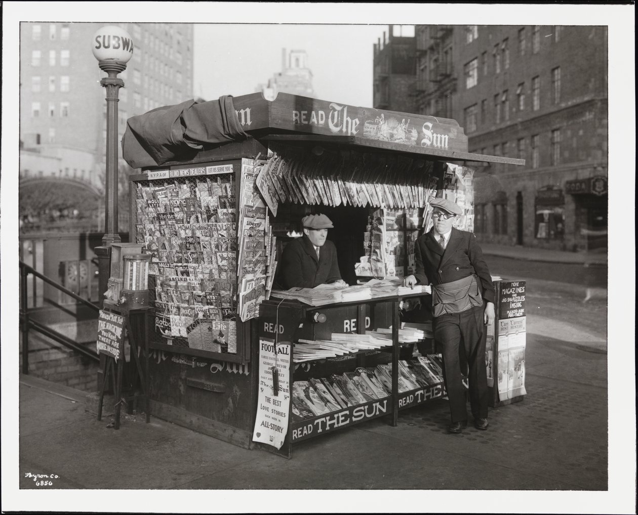 Ein Zeitungsstand von Company Byron