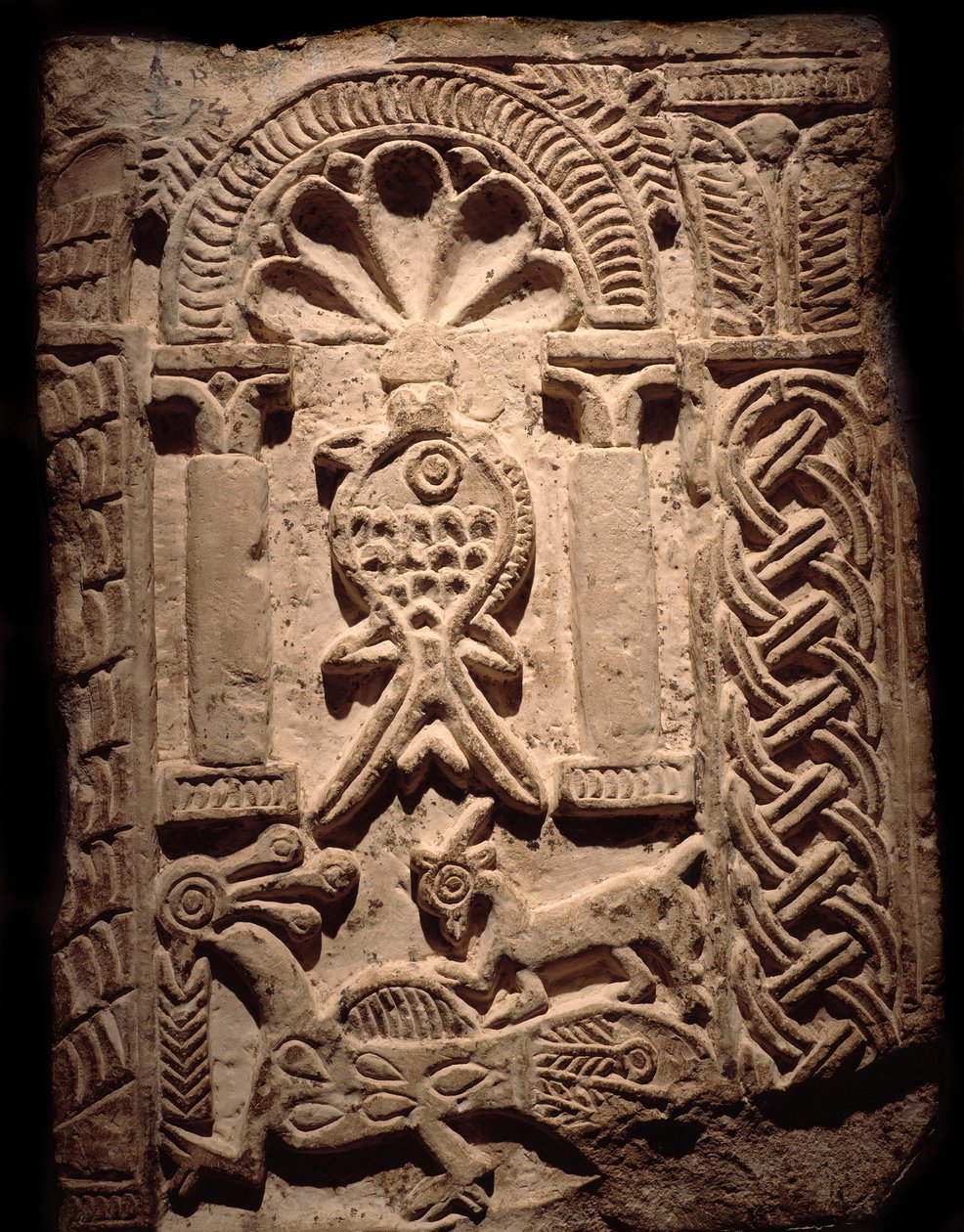 Koptische Zivilisation: Wandfragment von Hochreliefs mit Fisch (christliches Symbol). 6. oder 7. Jahrhundert n. Chr. Luxor, Ägyptisches Kunstmuseum von Coptic Coptic