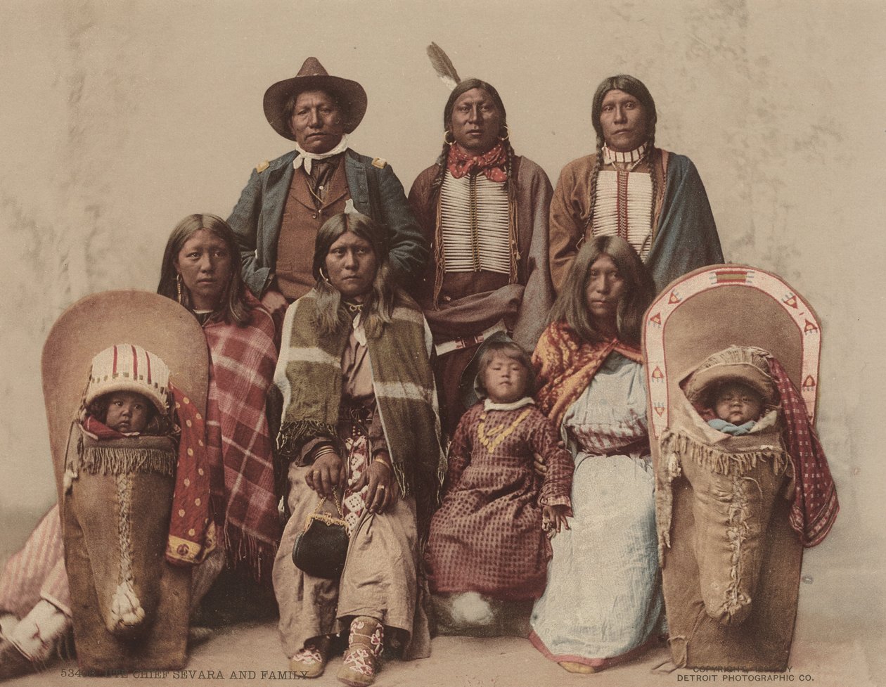 Ute-Häuptling Severo und Familie, ca. 1885, veröffentlicht 1899. Schöpfer: Detroit Photographic Company, Charles A. Nast von Detroit Photographic Company, Charles A. Nast