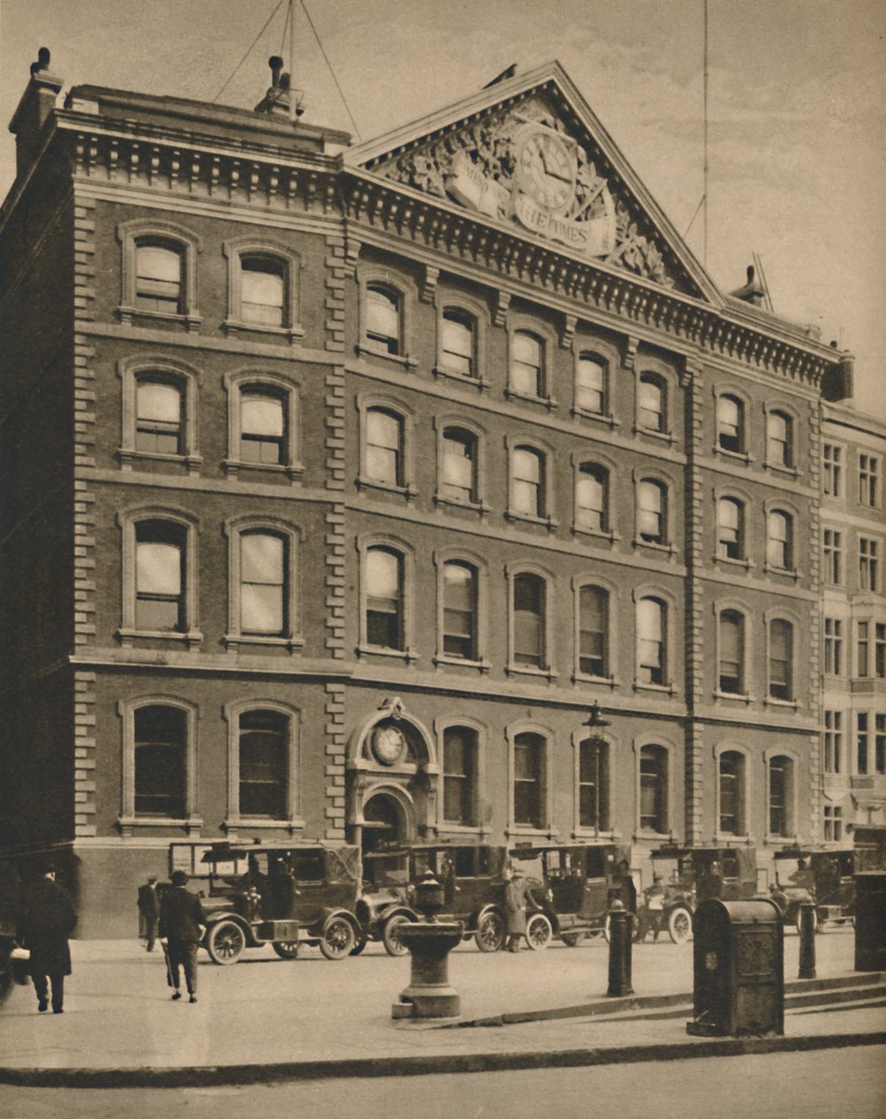Büros der Times in der Queen Victoria Street in der Nähe einer historischen Stätte, ca. 1935 von Donald McLeish