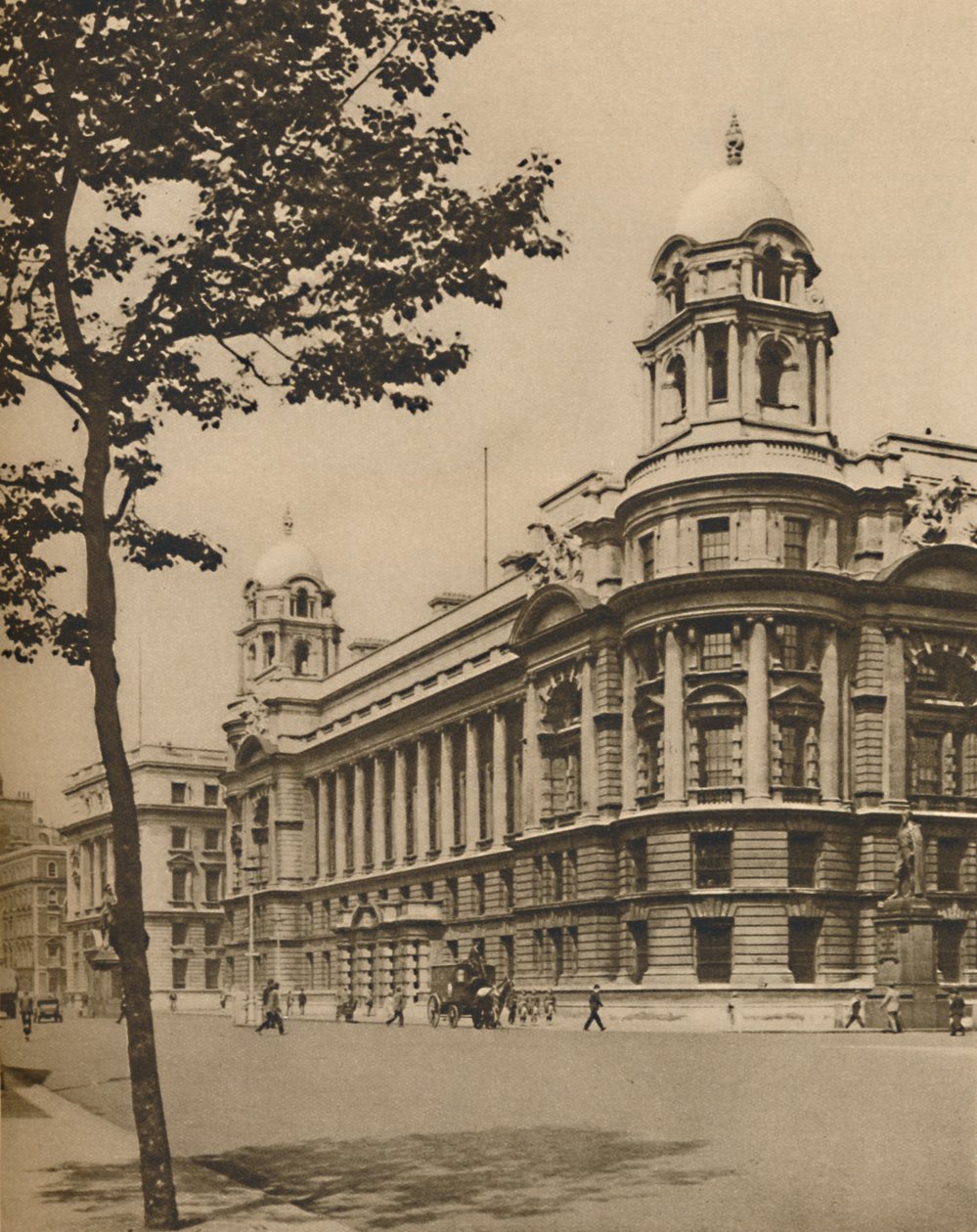 Das Gehirn der Verteidigung: Britisches Kriegsministerium in Whitehall, ca. 1935 von Donald McLeish