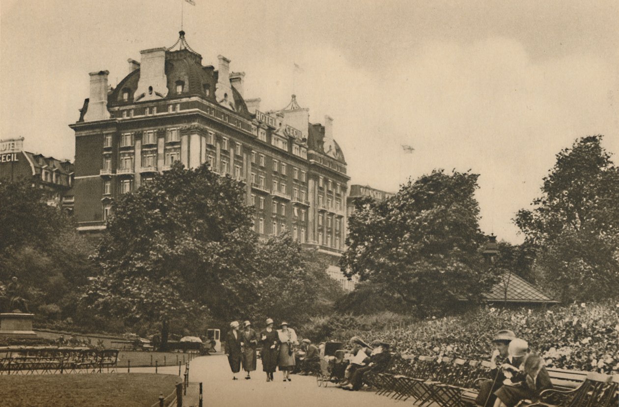 Villiers Street Abschnitt des Victoria Garden und Blick auf das Cecil Hotel, ca. 1935 von Donald McLeish