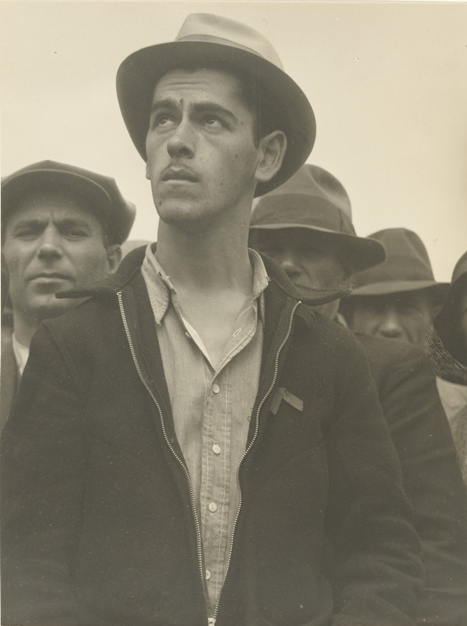 Straßentreffen, San Francisco / "Hier überlebt die Demokratie" / "Was kommt?" von Dorothea Lange