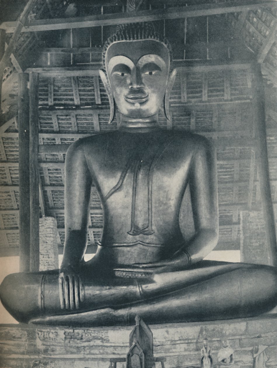 Herrlichkeit des zentralen Schreins im Wat Suthat, Bangkok, ca. 1935 von ENA