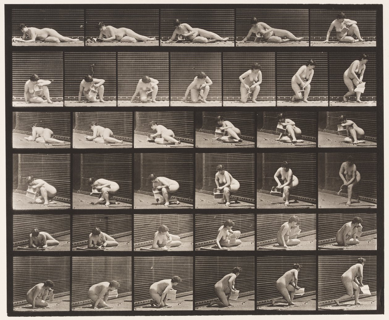 Vom Boden aufstehen mit Pamphlet in der linken Hand von Eadweard Muybridge
