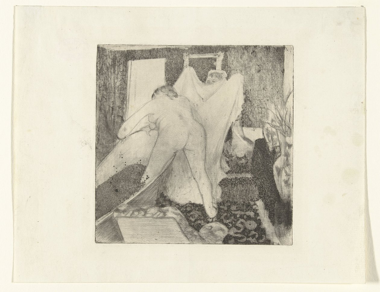 Frau steigt aus dem Bad und bekommt ein Handtuch von einer Frau gereicht von Edgar Degas