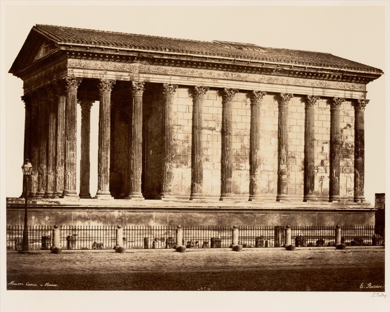 Maison Carrée in Nîmes von Édouard Baldus