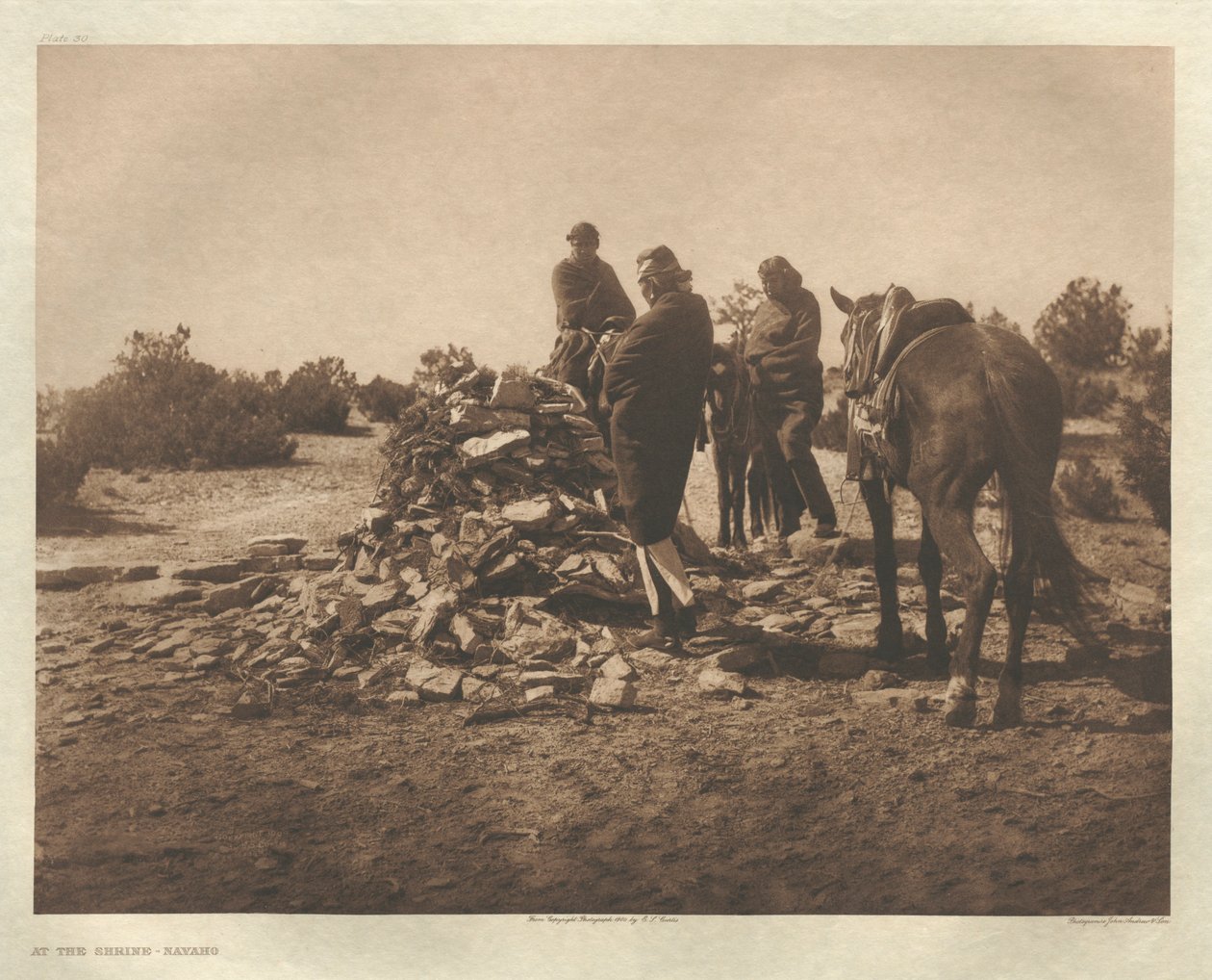 Portfolio I, Platte 30: Am Schrein-Navaho von Edward S. Curtis