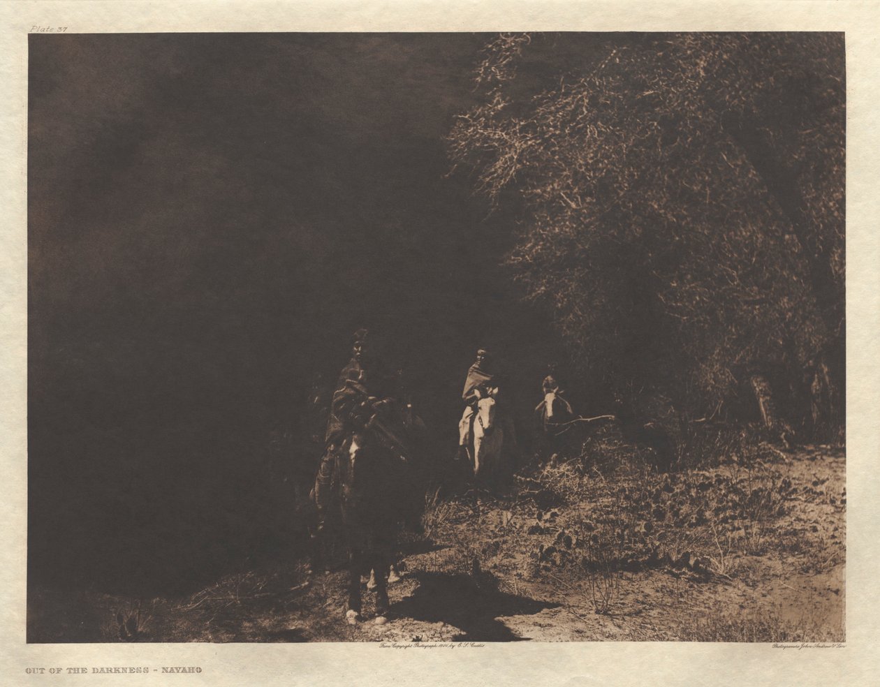 Portfolio I, Platte 37: Aus der Dunkelheit-Navaho von Edward S. Curtis