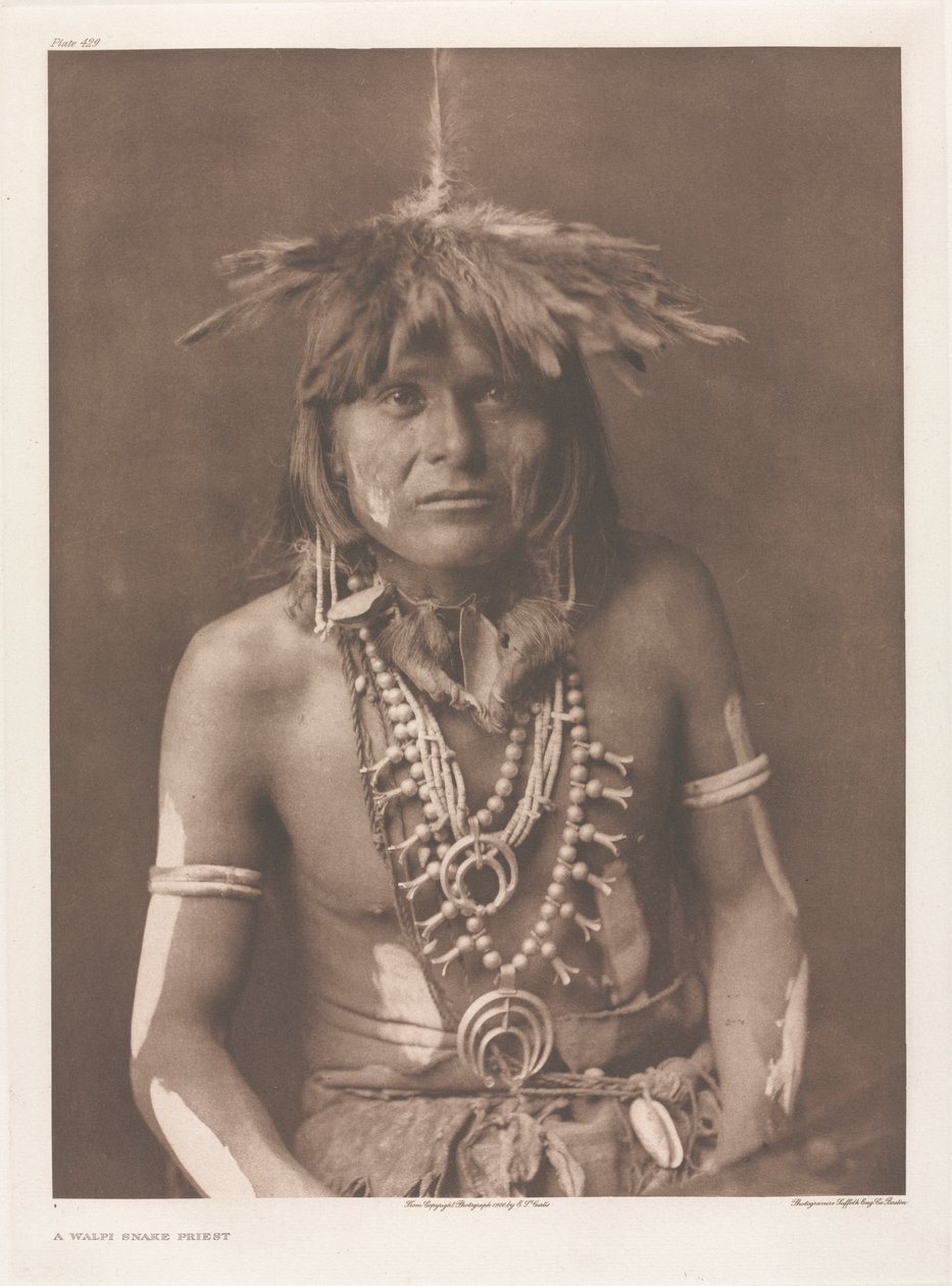 Portfolio XII, Platte 429: Ein Walpi Schlangenpriester von Edward S. Curtis