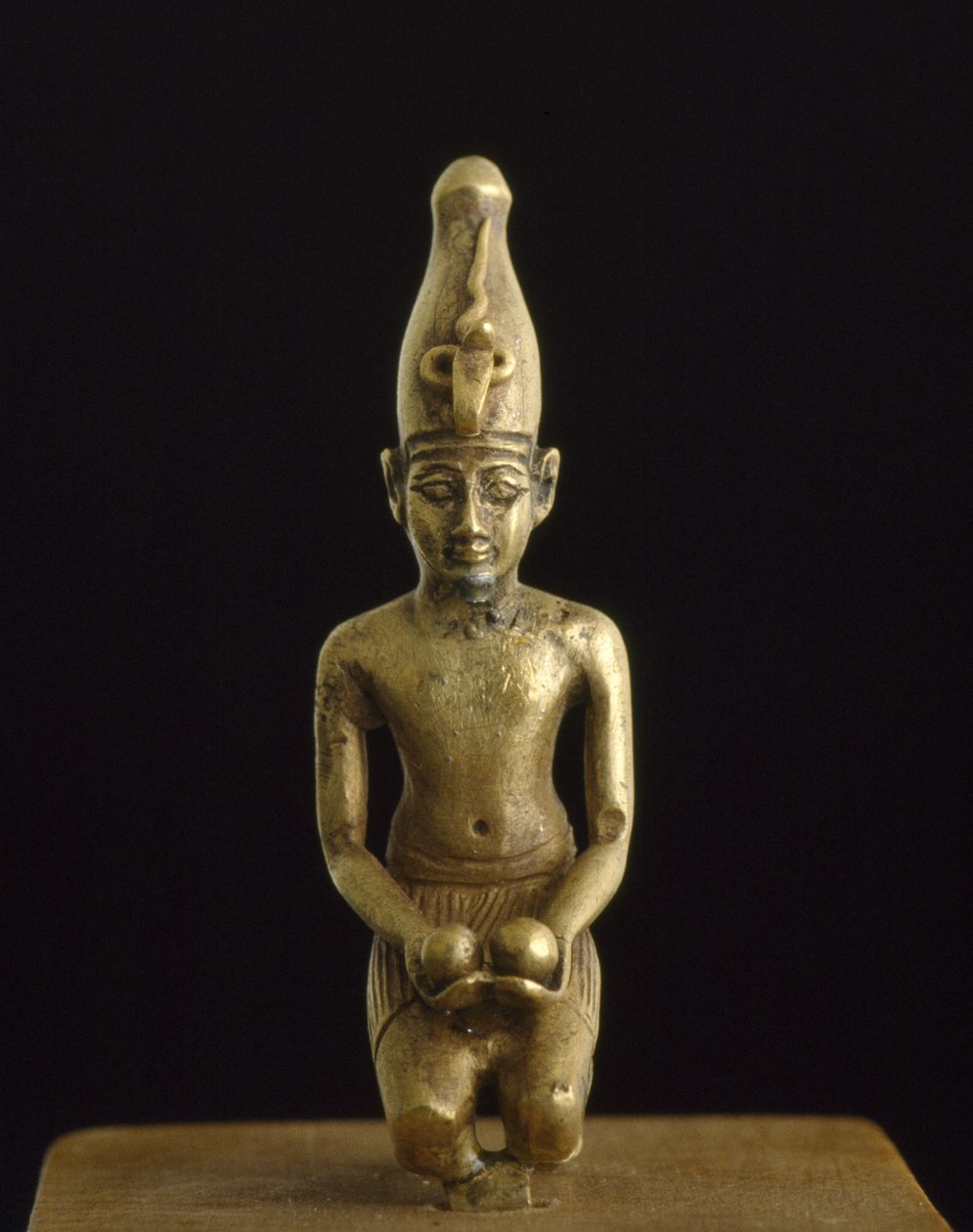 Statuette eines Königs mit der weißen Krone, der zwei Weinschalen opfert von Egyptian 19th Dynasty