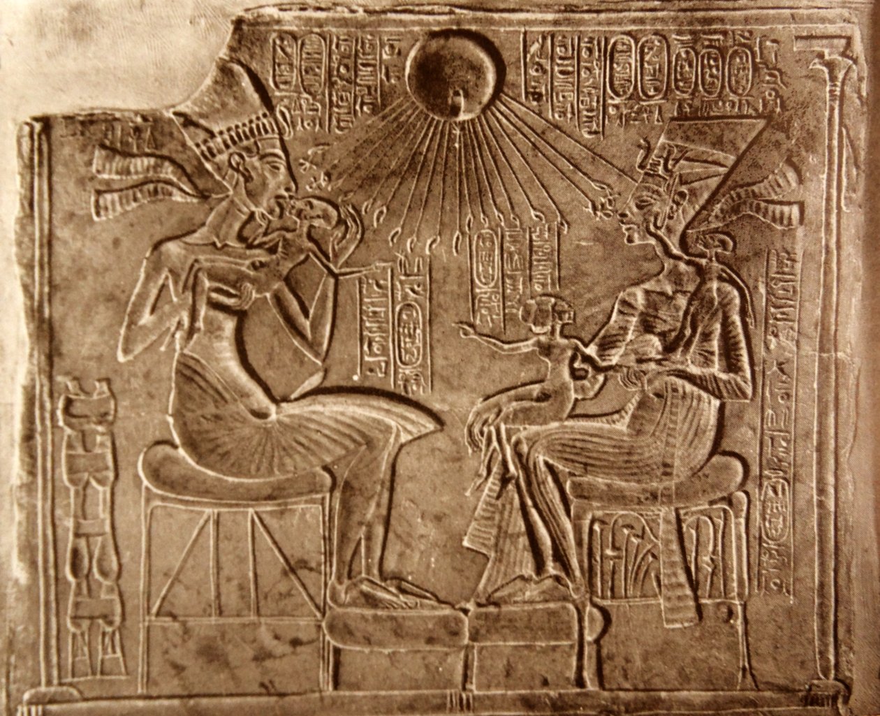 Echnaton und seine Familie, aus Akhetaten (modernes Tell el-Amarna) von Egyptian 18th Dynasty