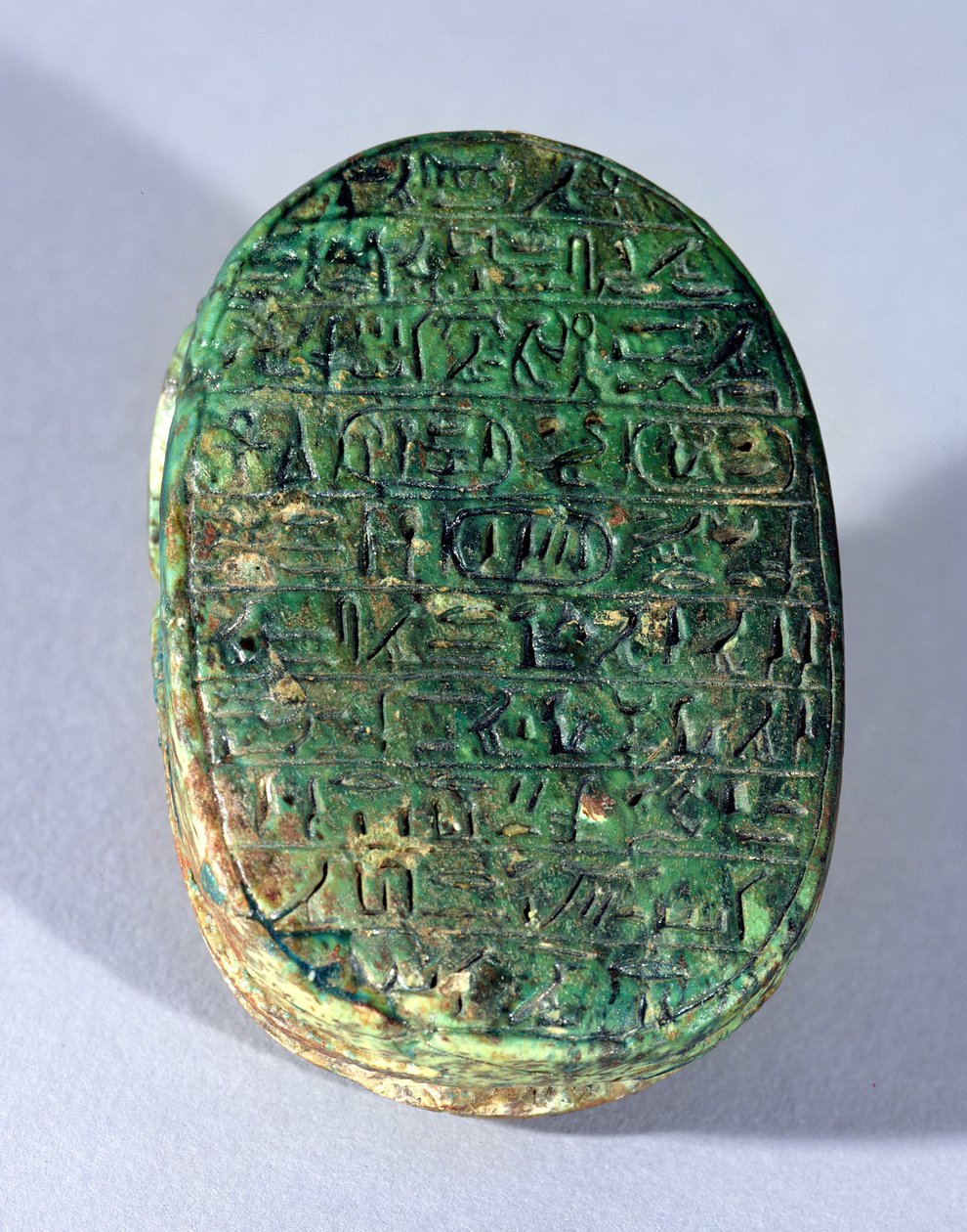 Basis eines Hochzeitsskarabäus von Amenhotep III. (ca. 1417-1379 v. Chr.) und Königin Teje, Neues Reich, ca. 1391-1353 v. Chr. von Egyptian 18th Dynasty