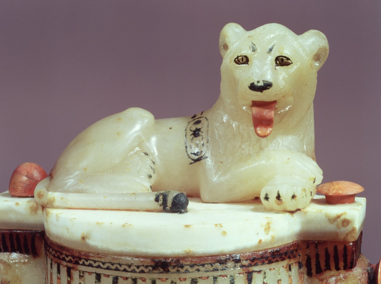 Detail des Deckels eines Salbgefäßes mit einer Figur des Königs als Löwe, aus dem Grab von Tutanchamun (ca. 1370-52 v. Chr.) Neues Reich (bemalter Alabaster) von Egyptian 18th Dynasty