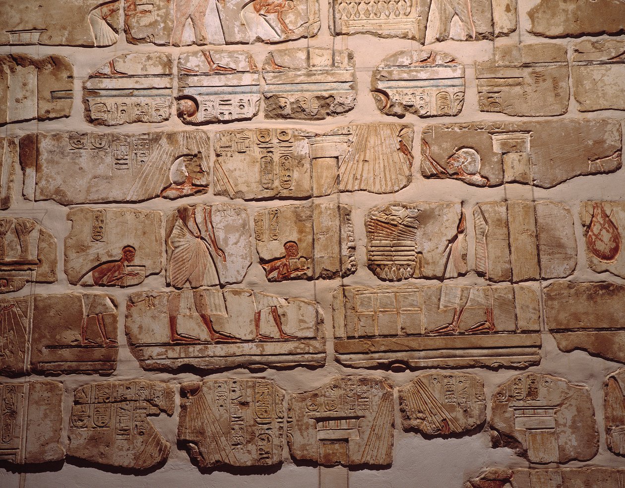 Ägyptische Antike: „Die Anbetung der Sonne“ Fragment der Wand in Gre von Amenophis IV in Luxor. 1365-1360 v. Chr. 18. Dynastie Luxor, Ägyptisches Kunstmuseum von Egyptian 18th Dynasty