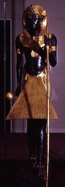 Lebensgroße Statue von Tutanchamun, aus dem Grab von Tutanchamun von Egyptian 18th Dynasty
