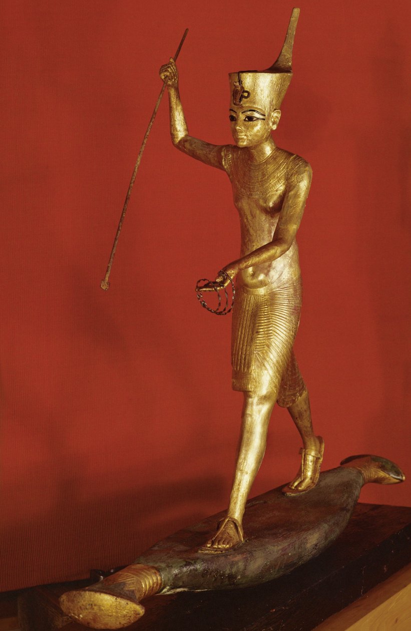 Tutenchamun steht auf einem flachen Boot und wirft einen Harpunen (vergoldetes Holz) von Egyptian 18th Dynasty