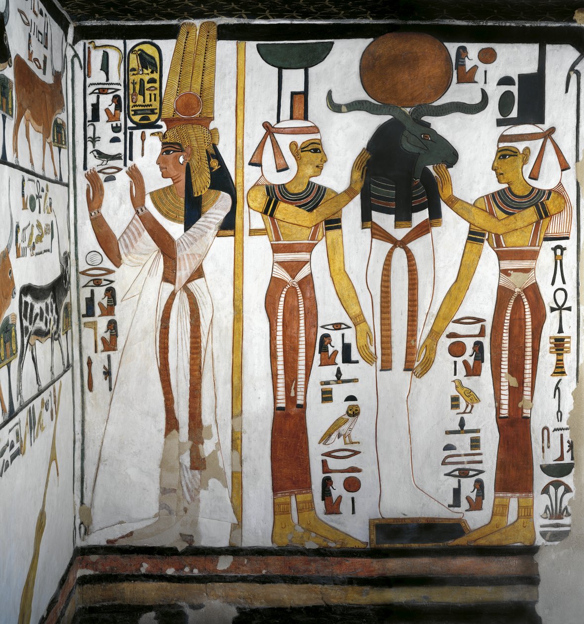 Ägypten, Theben, Luxor, Tal der Königinnen, Grab von Nefertari, Anbau zur Vorkammer, Wandmalereien, Königin vor göttlicher Entität, die Osiris darstellt, ruht in Ra im Kreis der Göttinnen Isis und Nephthys von Egyptian 19th Dynasty
