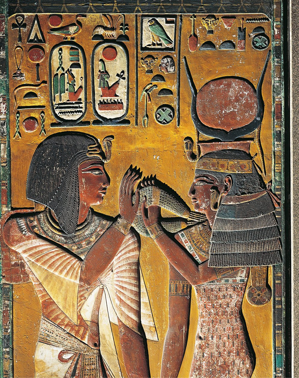 Göttin Hathor bietet dem Pharao ihre Halskette an (Flachrelief) von Egyptian 19th Dynasty