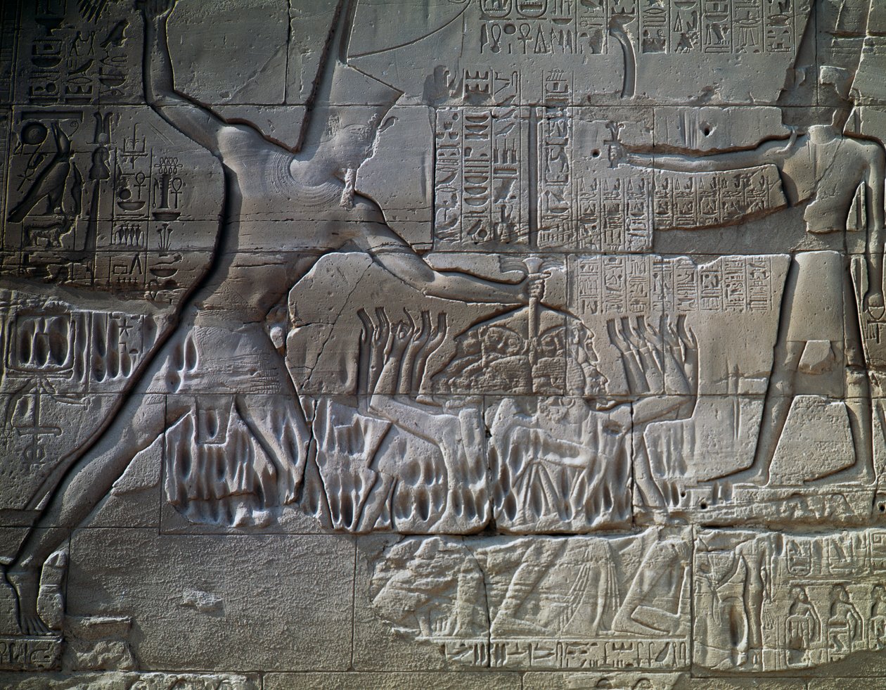 Libysche Gefangene, Relief, Außenwand der Großen Hypostylhalle, Tempel des Amun, Karnak-Tempelkomplex (Unesco-Welterbeliste) von Egyptian 19th Dynasty