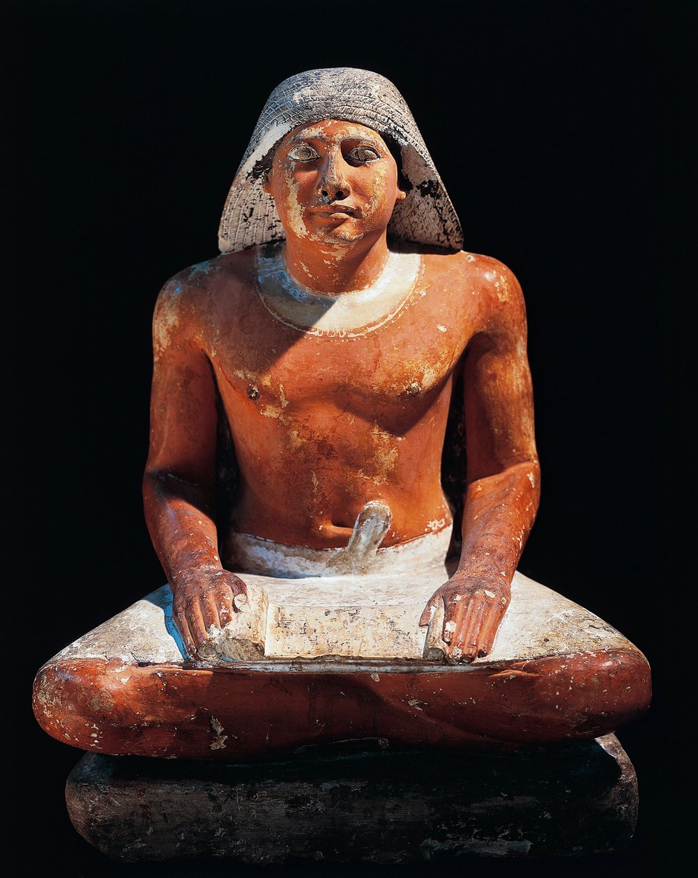 Altes Ägypten: Statue eines sitzenden Schreibers aus der Nekropole von Saqqara, 5. Dynastie, altes Reich von Egyptian 5th Dynasty