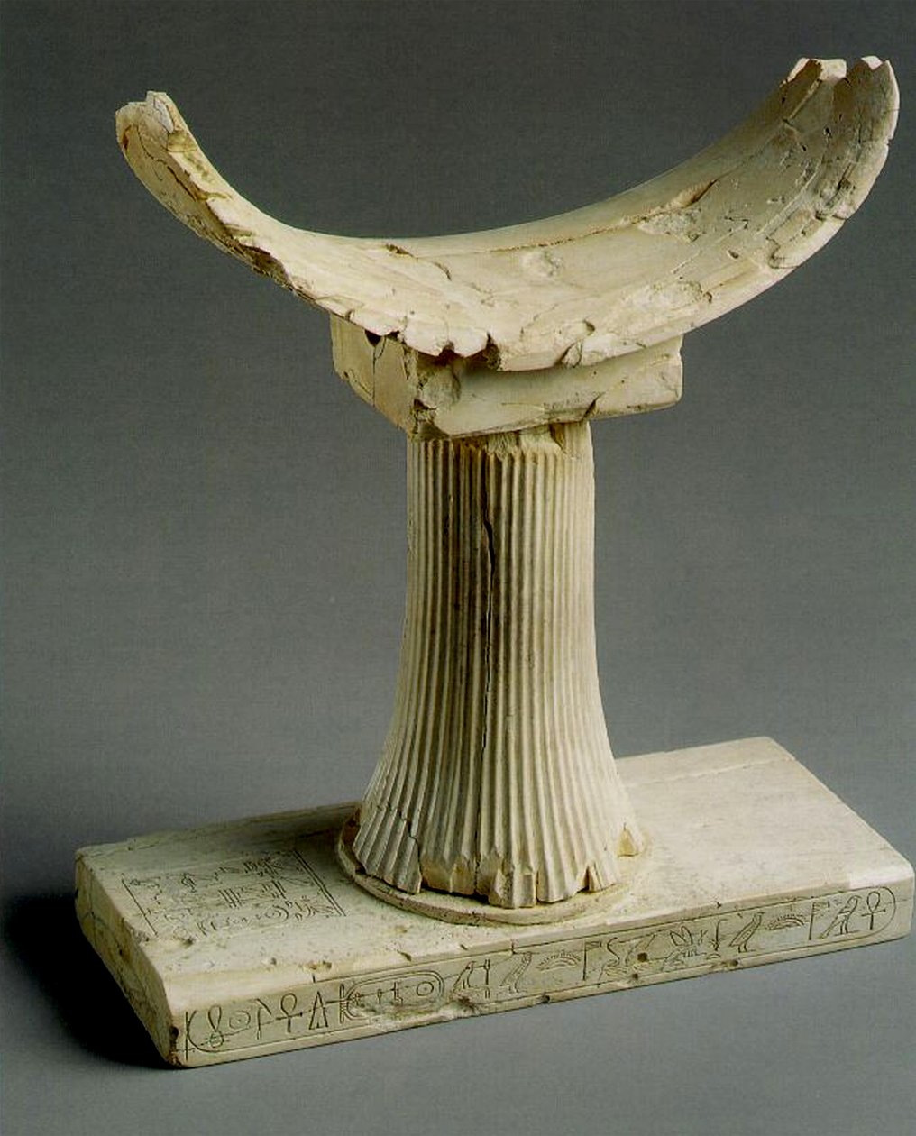 Kopfstütze mit dem Namen von Pepi II, Elfenbein von Egyptian 6th Dynasty