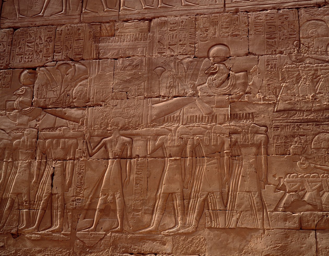 Ägyptische Antike: Relief aus dem Tempel von Karnak (Karnak), Luxor, Ägypten von Egyptian Egyptian