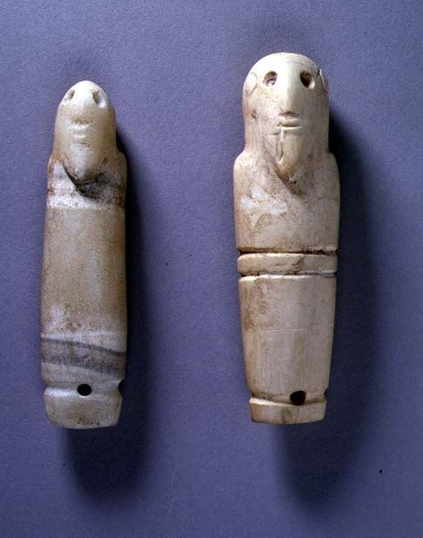 Anhänger mit bärtigen Männerköpfen von Egyptian Egyptian