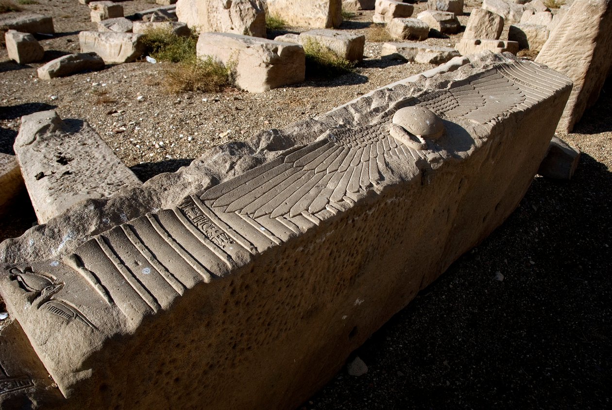 Ägyptische Antike: Architrav des Tempels der Hathor, Denderah, Ägypten von Egyptian Ptolemaic Period