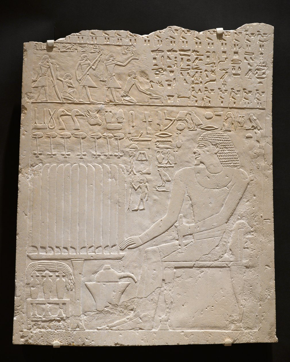 Relief aus dem Grab von Khnumti, ca. 2345-2184 v. Chr. (weißer Kalkstein) von Egyptian School
