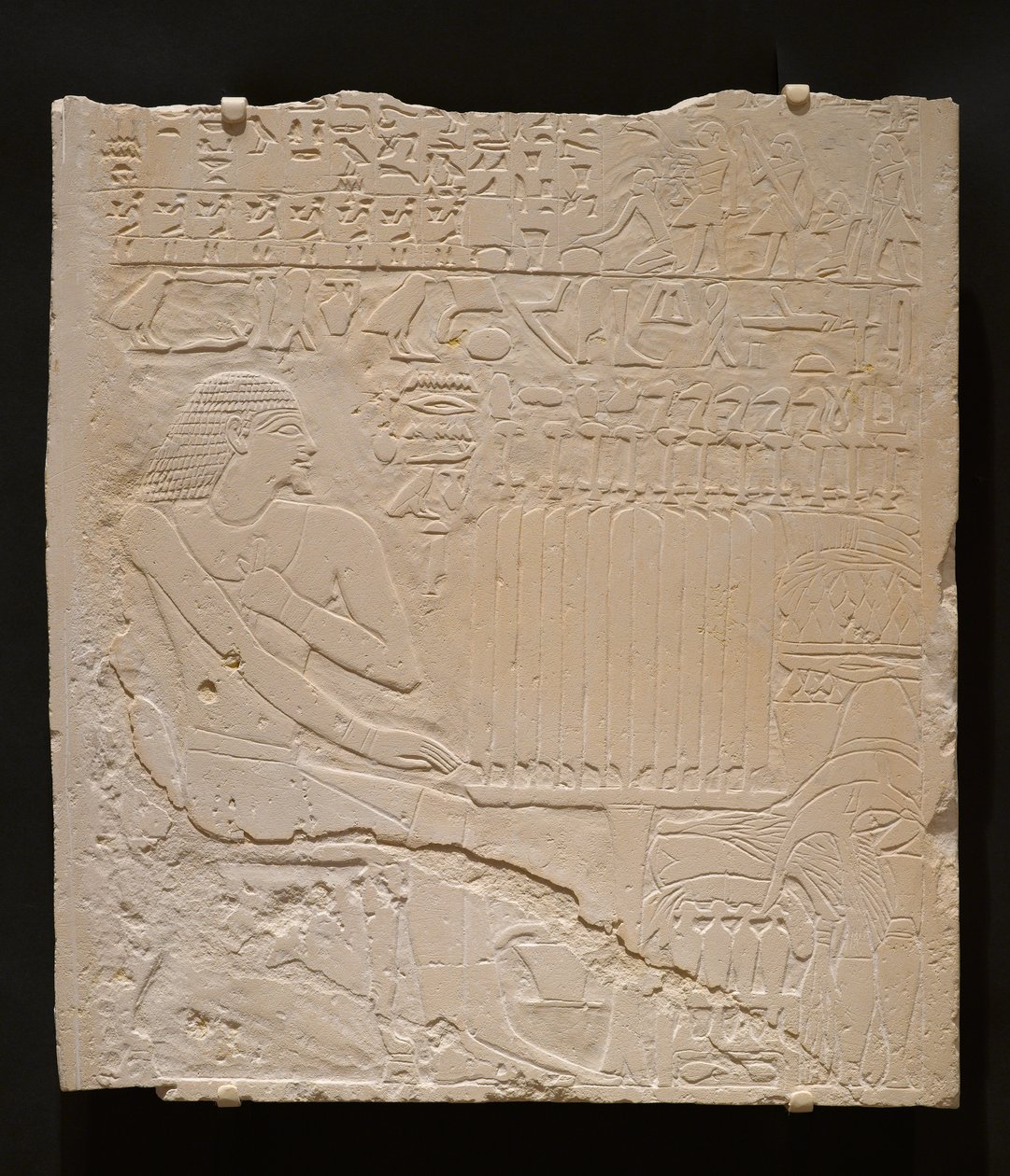 Relief aus dem Grab von Khnumti, ca. 2345-2184 v. Chr. (weißer Kalkstein) von Egyptian School