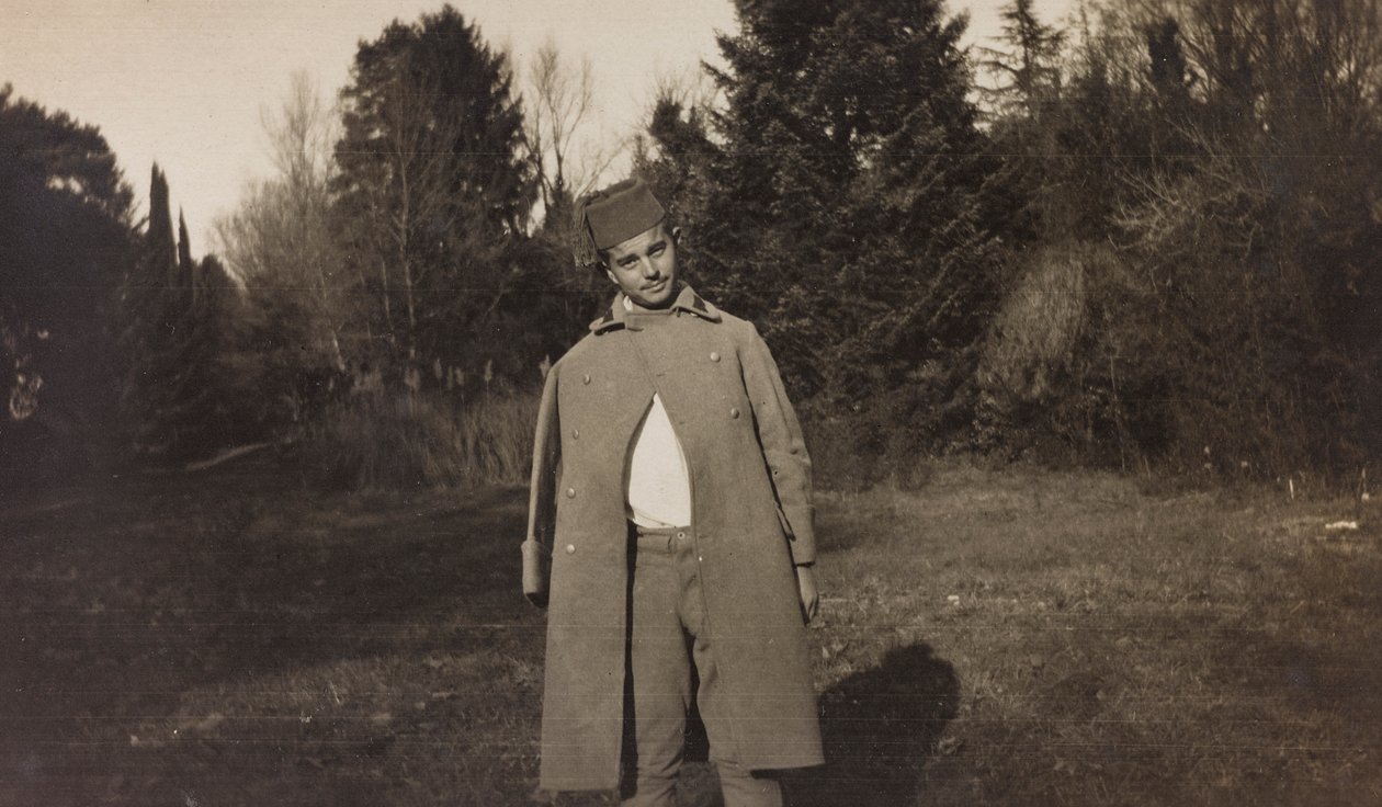Album des Ersten Weltkriegs in Friaul-Julisch Venetien: Porträt eines österreichischen Gefangenenkadetten in der Villa Brazzà, Heimat des 17. Kriegskrankenhauses in Soleschiano Manzano von Elena Bianconcini