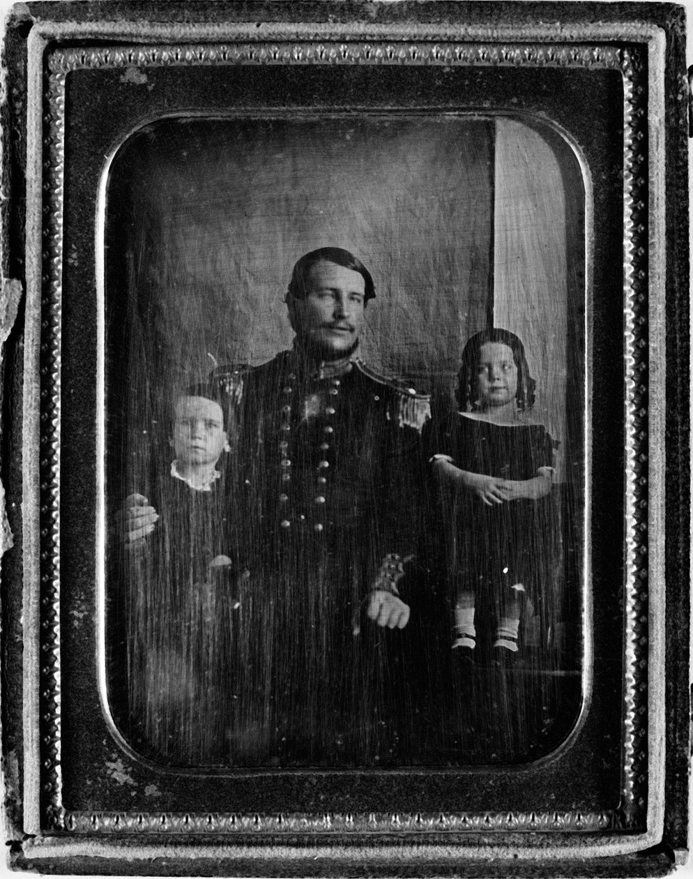 Assistenzchirurg Christopher Bakewell Bassano und Familie, ca. 1850 (Daguerreotypie) von English Photographer