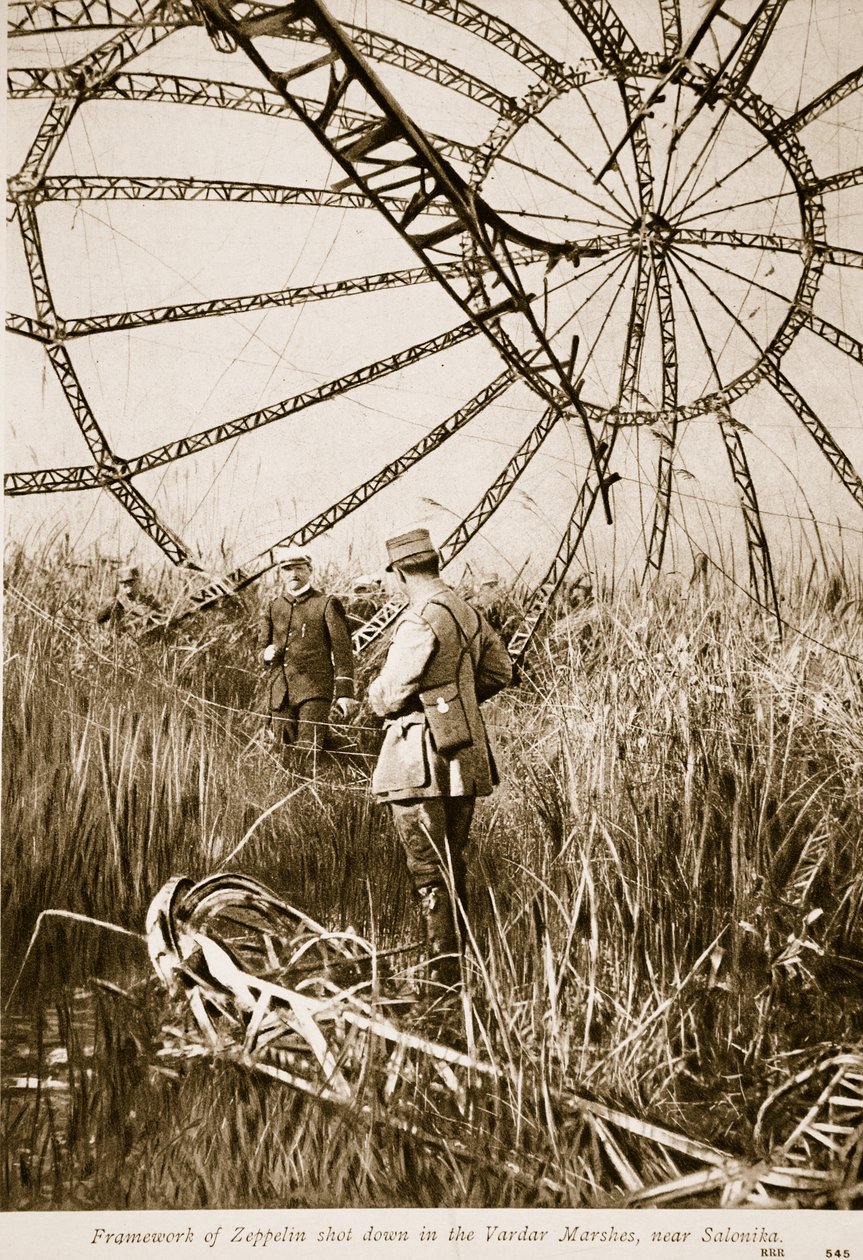Rahmen des Zeppelins, der in den Vardar-Sümpfen bei Saloniki abgeschossen wurde von English Photographer
