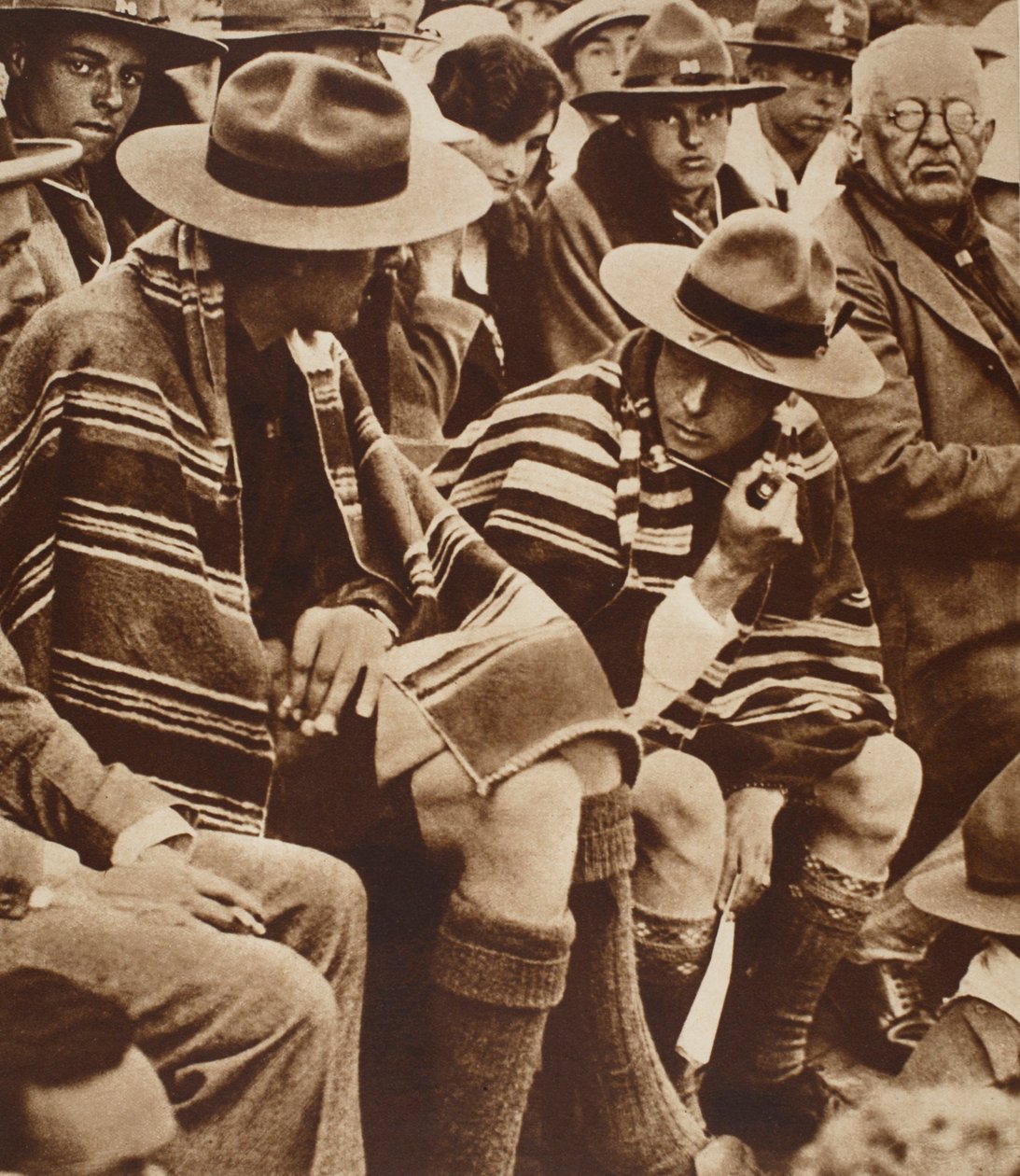 König Edward am Lagerfeuer mit walisischen Pfadfindern von English Photographer
