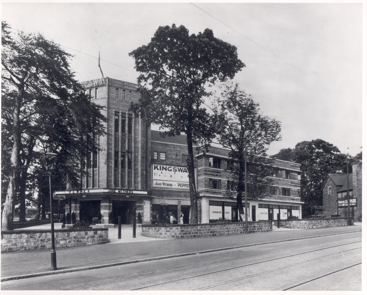 Kingsway Cinema, Harrogate Road, Leeds, 24. August 1937 von English Photographer